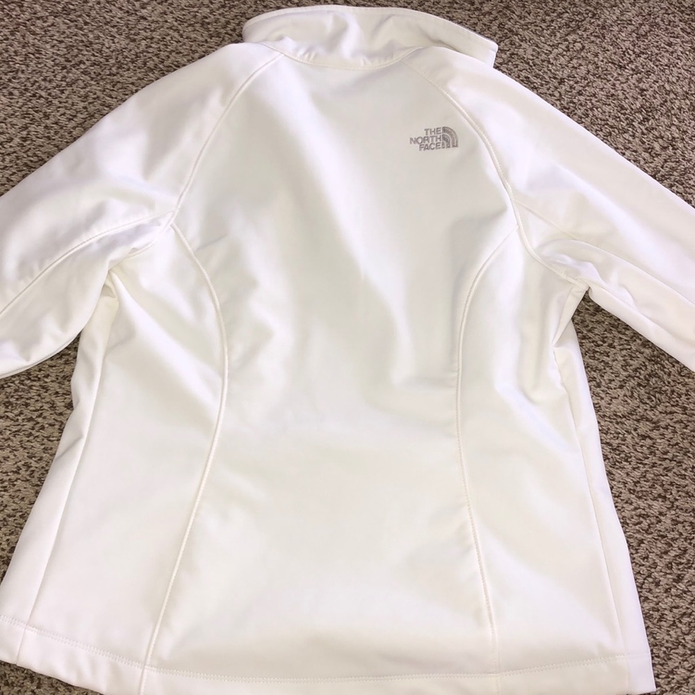 Like new! Women’s North Face jacket - Picture 5 of 5